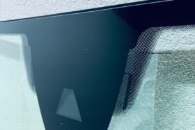 Ново предно стъкло за VW TOUAREG 2010 - АКУ+КАМ+СЕН-2 на ниска цена