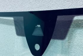 Ново предно стъкло за VW TOURAN II от 09.2022 - KAM+SEN+OE-2 на ниска цена