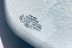 Ново предно стъкло за VW UP CITIGO MII 2016 - КАМЕРА + СЕНЗОР + ОГРЯВАНЕ-3 на ниска цена