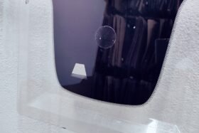 Ново стъкло за JEEP RENEGADE 2014 - акустично + камера-2 на ниска цена