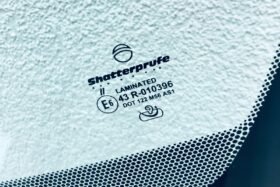 Ново стъкло за TOYOTA RAV4 V (XA50) 2019 - АКУ+КАМ+ОГРЯВАНЕ-3 на ниска цена