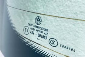 Ново задно стъкло за VW GOLF VII E-GOLF 2012-2019 HBK 3/5D OE-3 на ниска цена