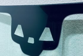 Предно стъкло НОВО MERCEDES E W213 18- КАМ+СЕН+HUD-2 на ниска цена