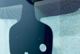 Новото предно стъкло за OPEL ASTRA J 2012-2015 с KAM+SENS.-2 на ниска цена