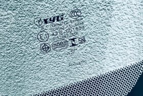 Новото предно стъкло за TOYOTA RAV4 2019- KAM+SEN+GRZ-3 на ниска цена