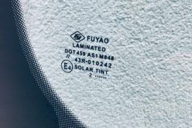 Предно стъкло AUDI A1 3/5D 2010--3 на ниска цена