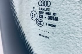 Предно стъкло AUDI A1 3/5D 2010-2018 AKU+OE-3 на ниска цена