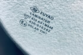 Предно стъкло AUDI A3 8P CABRIO 2008- АНТЕНИ + СЕНЗОР-3 на ниска цена