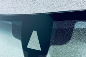 Предно стъкло AUDI A3 8V СЕДАН 2016- АКУ+КАМ+СЕН-2 на ниска цена