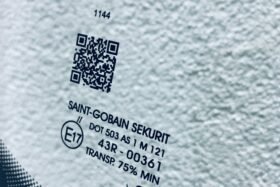 Предно стъкло AUDI A3 8V СЕДАН 2016- АКУ+КАМ+СЕН-3 на ниска цена