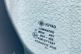 Предно стъкло AUDI A3 8Y 2020- АКУ+КАМ+СЕН+ХУД-3 на ниска цена