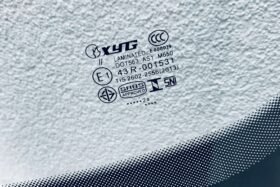 ПРЕДНО СТЪКЛО AUDI A4 1994-2001-3 на ниска цена