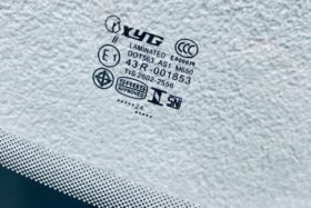 Предно стъкло AUDI A4 B5 1994-2001-3 на ниска цена