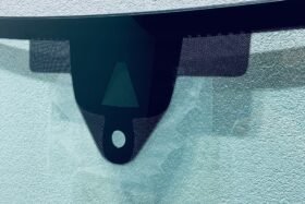 Предно стъкло AUDI A6 C8 2022 - АКУСТИКА + КАМЕРА + СЕНЗОР + OE-3 на ниска цена