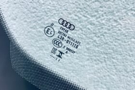 Предно стъкло AUDI Q3 2018- АКУСТИКА+КАМЕРА+СЕНЗОР+OE-3 на ниска цена