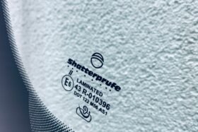 Предно стъкло AUDI Q3 SPORTBACK 2019 - АКУСТИКА + КАМЕРА + СЕНЗОР-3 на ниска цена