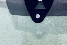 Предно стъкло AUDI Q4 E-TRON 2021- СОЛАР+КАМЕРА+СЕНЗОР ЗА ОТОПЛЕНИЕ+HUD ОРИГИНАЛ-2 на ниска цена