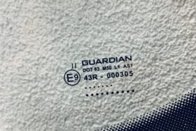 Предно стъкло AUDI Q5 2012-2016 KAM+SENS-3 на ниска цена