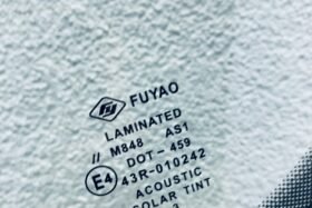 Предно стъкло AUDI Q5 2012- АКУСТИКА+СЕНЗОР-3 на ниска цена