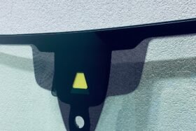 Предно стъкло AUDI Q5 2017- АКУСТИКА+СОЛАР+СЕНЗОР+КАМЕРА+ОТОПЛЕНИЕ+ОРИГИНАЛ-2 на ниска цена