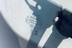 Предно стъкло AUDI Q7 2014- АКУСТИКА+КАМЕРА + СЕНЗОР+СОЛАР+HUD+ОТКРИВАНЕ-3 на ниска цена