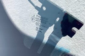 Предно стъкло AUDI Q7 2014- АКУСТИКА+КАМЕРА СЕНЗОР+СОЛАР+HUD+ОГРЯВАНЕ-3 на ниска цена