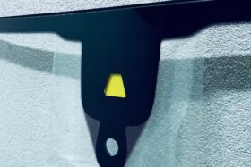 Предно стъкло НОВО AUDI Q7 2015- АКУСТИКА+КАМЕРА+СЕНЗОР+HUD-2 на ниска цена