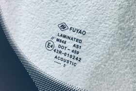 Предно стъкло AUDI Q8 2018- АКУСТИКА+КАМЕРА+СЕНЗОР-3 на ниска цена