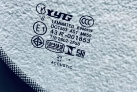 ПРЕДНО СТЪКЛО AUDI Q8 E-TRON 2018- АКУСТИЧНО + КАМЕРА + СЕНЗОР-3 на ниска цена