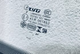 ПРЕДНО СТЪКЛО BENTLEY BENTAYGA 2015- КАМЕРА+СЕНЗОР+HUD-3 на ниска цена