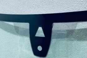 Предно стъкло BMW 1 F40 2019 - АКУСТИКА + КАМЕРА + СЕНЗОР-2 на ниска цена