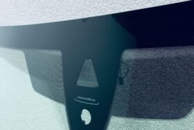 Предно стъкло BMW 4 G22 G23 COUPE/CAB 2020 - АКУСТИКА + КАМЕРА + СЕНЗОР + HUD + OE-2 на ниска цена