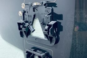 Предно стъкло BMW 4 G22 G23 COUPE/CAB 2020- АКУСТИКА+КАМЕРА+СЕНЗОР+HUD-4 на ниска цена