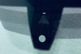 Предно стъкло BMW 4 G26 2021 - АКУСТИКА + КАМЕРА + СЕНЗОР + HUD-2 на ниска цена