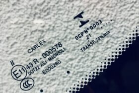 Предно стъкло BMW 5 G30 G31 2020 - АКУСТИКА + КАМЕРА + СЕНЗОР + HUD-3 на ниска цена