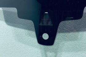 Предно стъкло BMW 5 G30 G31 8.2020- КАМЕРА+СЕНЗОР+HUD НАМАЛЕНИЕ-2 на ниска цена