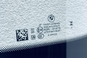 Предно стъкло BMW 5 i5 G60 G61 2023- КАМЕРА+СЕНЗОР+HUD+ОРИГИНАЛ-3 на ниска цена