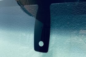 Предно стъкло BMW i3 2013 - АКУСТИЧНО + СЕНЗОР + ОРИГИНАЛ-2 на ниска цена