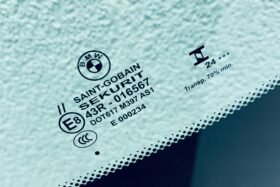 Предно стъкло BMW i3 2013 - АКУСТИЧНО + СЕНЗОР + ОРИГИНАЛ-3 на ниска цена