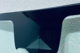 Предно стъкло BYD ATTO 3 2021 - КАМЕРА-2 на ниска цена