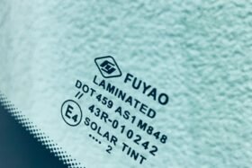 Предно стъкло CHEVROLET CAPTIVA OPEL ANTARA 2006--3 на ниска цена