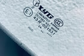 Предно стъкло CHEVROLET CORVETTE C8 2020- АКУСТИКА+КАМЕРА+HUD-3 на ниска цена