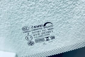 Предно стъкло CHRYSLER 300 DODGE CHARGER 2015- АКУСТИКА+КАМЕРА+СЕНЗОР-3 на ниска цена