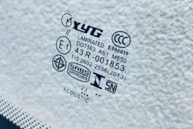 Предно стъкло CHRYSLER 300/300C/300S DODGE CHARGER 2015- АКУСТИЧНО-3 на ниска цена