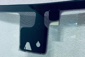 Предно стъкло CHRYSLER PACIFICA 2017- АКУСТИКА+КАМЕРА СЕНЗОР+СЕН. ВИЛ.-2 на ниска цена