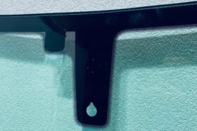 Предно стъкло CHRYSLER PACYFICA 2017 - СЕНЗОР ЗА ДЪЖД/ЗАЗОР.-2 на ниска цена