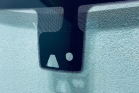 Предно стъкло CHRYSLER PACYFICA 2023- СЕНЗОР + КАМЕРА-2 на ниска цена