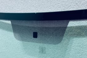 Предно стъкло DACIA SANDERO 2008-2013 DACIA DUSTER 2010-2018-2 на ниска цена