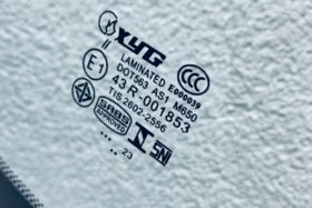 Предно стъкло DODGE CHALLENGER 2015- СЕНЗОР ЗА ДЪЖД/ЗАЗОР-3 на ниска цена