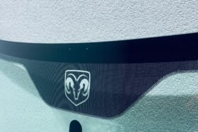 Предно стъкло DODGE RAM PICK-UP 2009-2013 АКУСТИКА + ОРИГИНАЛ-2 на ниска цена